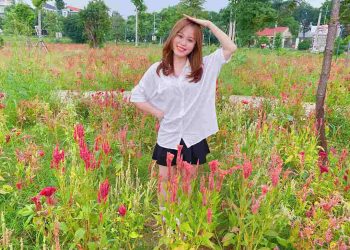 Tự sướng bên vườn hoa nhà mình tự tay chăm sóc