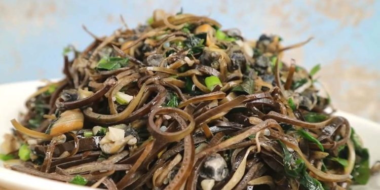 Hoa chuối xào mẻ có màu vàng nâu bắt mắt