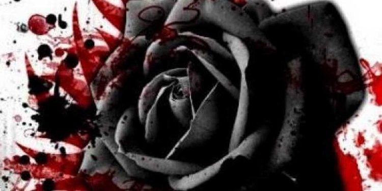 Bông hoa trên tay thần Ellacos cũng chuyển sang một màu đen