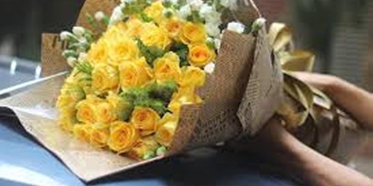 Thời gian thích hợp để tặng hoa hồng vàng