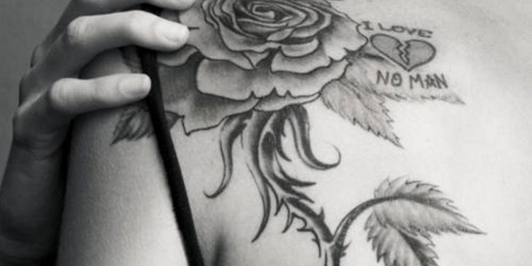 Tại sao nhiều người lại chọn hình xăm hoa hồng đen?